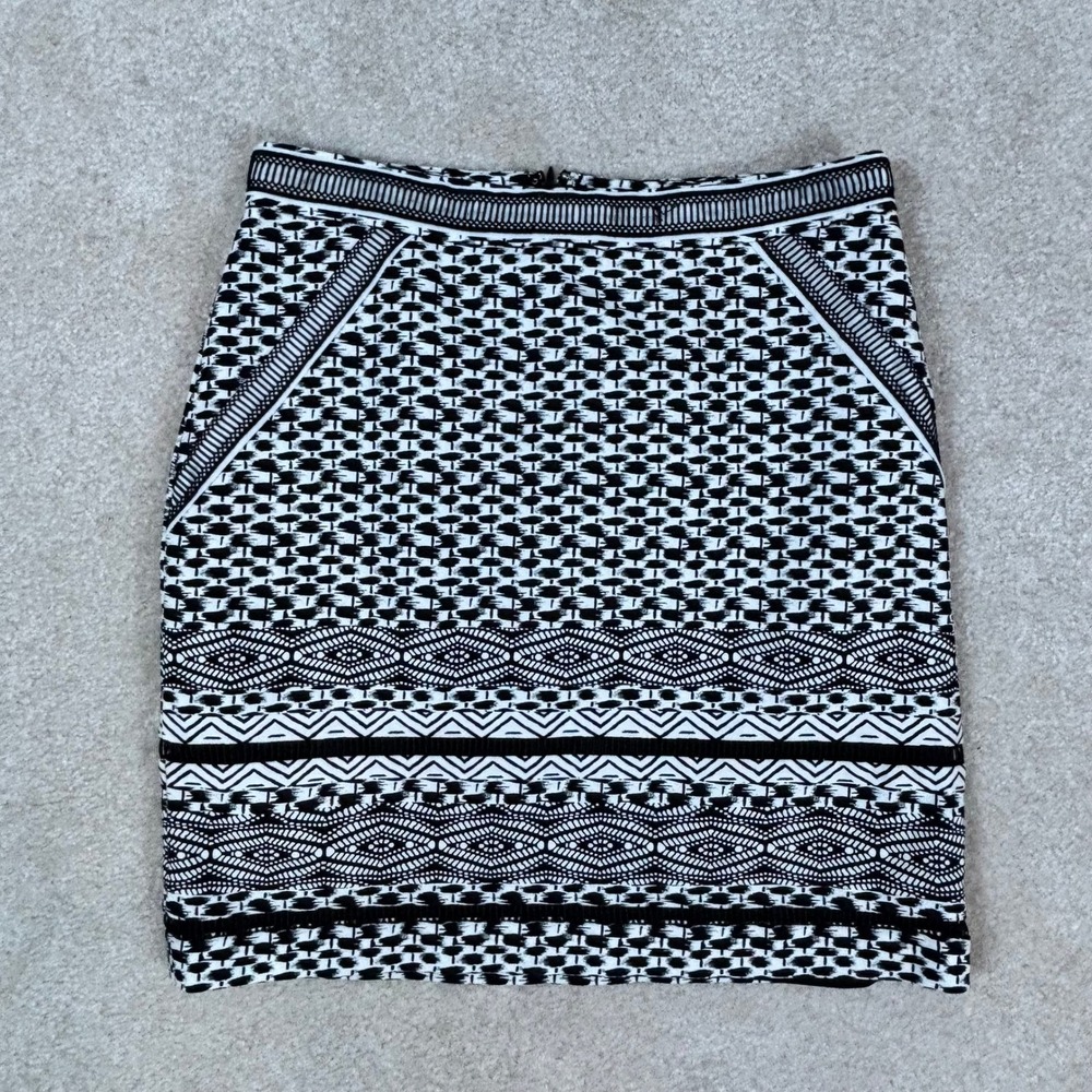 White House Black Market Black White Geometric Ikat Mini Skirt Size 2 Cotton‎